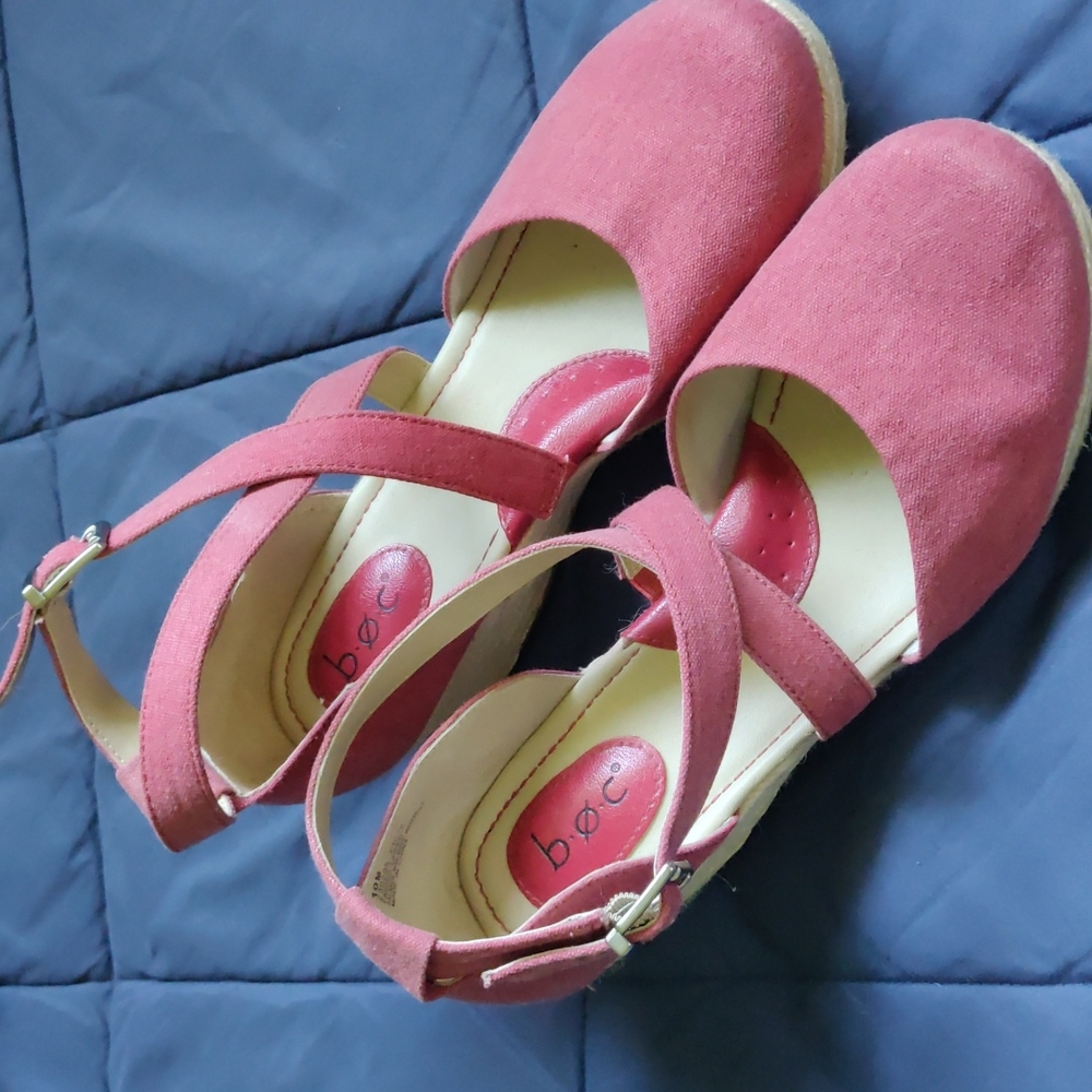 b.o.c Bree wedge sandals, apple canvas